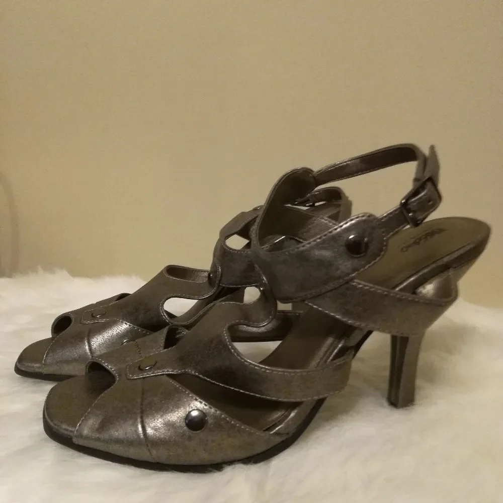 Mossimo Silver Metallic Sandals Heels